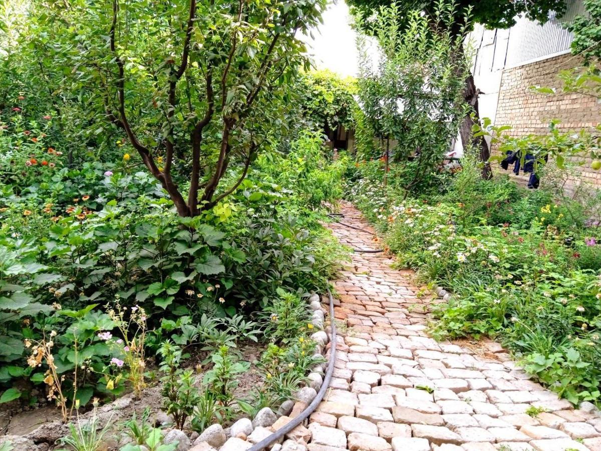 Be My Guest Hotel Osh Exterior foto